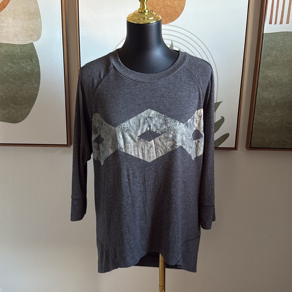 3/$10 Zara Dark Gray Geometric Women's High Low Tee